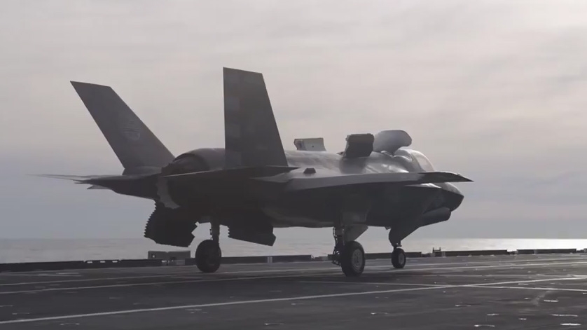 Xem F-35B cất, hạ cánh trên tàu sân bay Cavour của Hải quân Italy